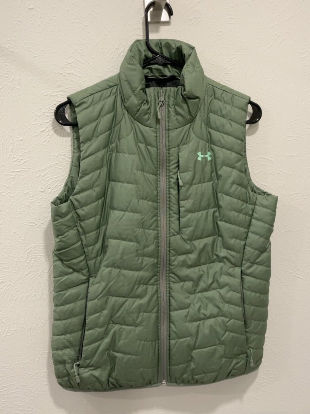 Under Armour ColdGear Storm Puffer Vest Olive Green Unisex Size Small Never Worn